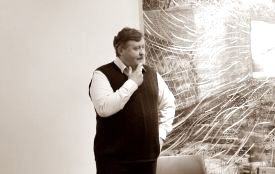 "Щоб цікаво писати, потрібно спершу багато читати", - радить юним авторам літературознавець Ростислав Семків