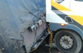 На Бережанській перевернувся причіп фури