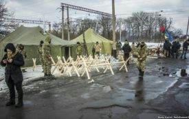 РНБО зупинила переміщення вантажів через лінію розмежування. Економіка втратить 1-1,5% ВВП