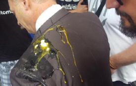Нардепа з Тернопільщини Барну закидали яйцями у Києві