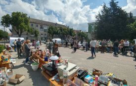 Сім «гаражних розпродажів» - вісім автомобілів в АТО