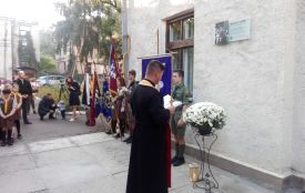 "Хочу, щоб ця світлина надихала дітей". Герою Віктору Гурняку відкрили меморіальну дошку у "Пласті"