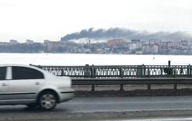 На території Комбайнового заводу горить сміття і шини