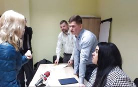 "Мені погрожували і вимагали забрати позовну заяву". Анна Хасан судиться з міською владою