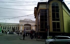 "Бляшанку"  перед залізничним вокзалом  продали і забули,  а кримінальна справа триває