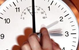 У неділю переходимо на літній час. Чи потрібне переведення годинника? (опитування)