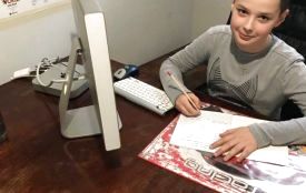 Уроки онлайн, контрольні через інтернет, без рюкзаків та ранніх підйомів: як вчаться діти у дистанційній школі
