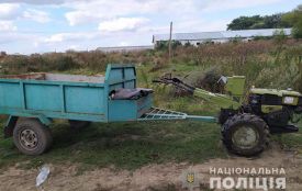 На Тернопільщині чоловік в'їхав мотоблоком у дерево і загинув