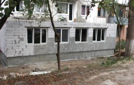 Сусід вирішив розширити квартиру добудовою
