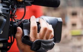 Чи заплатили за відео весілля: у Борщеві чиновниця з сином поскандалили з  журналістами