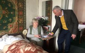 “Бажають прожити ще 100”: історія Антоніни Павлівни, якій виповнилось сто років