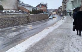 Рух автобусів в області уже відновили. Дороги тепер обіцяють посипати із четвертої ранку
