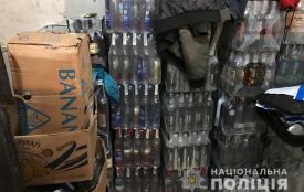 Тернополянин з двома товаришами підробляли у гаражі брендову горілку та коньяк