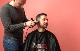 Як постригтися вдома: майстер-клас від тернопільського перукаря. ВІДЕО