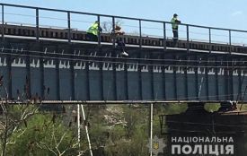 Через скорочення на роботі чоловік на Тернопільщині мало не звів рахунки з життям