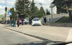 Біля ОДА - пікет, поліція перекрила сходи. Що вимагають тернополяни?