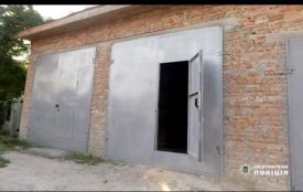 Розбійний напад: чоловіка побили палкою у власному гаражі та пограбували