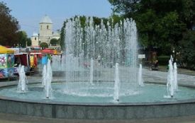 У парку "Топільче" запрацює фонтан. Комунальники проводять очищення