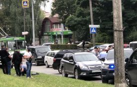 Біля поліклініки на Купчинського - СБУ і поліція. Кого затримали? (ОНОВЛЕНО)
