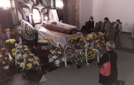 "За нею навіть дощ плаче": Тернопіль прощається з убитою завучкою Анжелою Макаренко