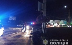 ДТП на Збаразькому кільці: п'яний водій врізався в стовп. Травмувався пасажир