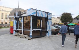 На Привокзальному майдані «виріс» новий МАФ. Що там має бути?