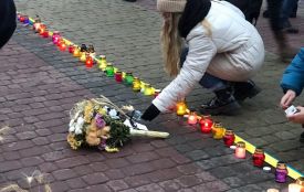 "Пам'ятаймо. Ніколи знову". У Тернополі запалили свічки, аби вшанувати пам'ять жертв Голодомору (ФОТО)