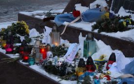 Фото дня: сотні ангелів, квіти та лампадки. У Тернополі вшановують героїв Євромайдану