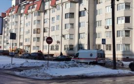 На Коновальця зупинився весь транспорт, бо… чистять лід. Не можуть проїхати і швидкі