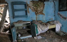 Залишили ікони, іграшки та меблі: репортаж із зникаючого села Тернопільщини, де живе лише один чоловік (ФОТО)