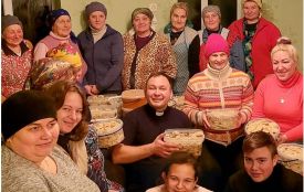 Віряни та священник-блогер на Тернопільщині передадуть бійцям на Схід домашні вареники та смаколики