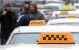 Таксисти протестують: хочуть підняти тарифи. Ми дізнались, чи чекати зростання цін у Тернополі