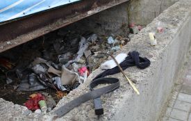 Купи сміття і бита цегла: чому площу Героїв Євромайдану ніхто не прибирає?
