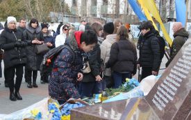 Покладали квіти та молилися: у Тернополі вшанували пам’ять Небесної сотні