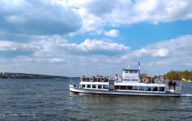 На Тернопільському ставі уже курсує і теплохід «Капітан Парій»