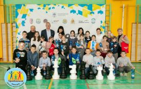 У Тернополі школярі грали у гігантські шахи