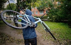 У Почаєві крадій поцупив велосипед у школяра