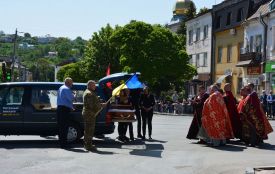 Дружина, дочка і син зустріли свого Героя Валерія Штика у Теребовлі