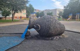 На бульварі Вишневецького облаштовують клумбу з «кам’яною річкою». Ми дізналися, яка її вартість