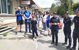У Тернополі не місце наркотикам! Активісти замальовують рекламу на будинках