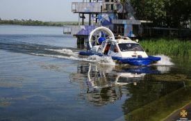 Зник під водою: на Ставі врятували іноземця, який плив від «Циганки» до «Дальнього пляжу»