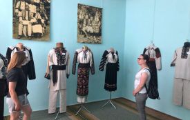 У Борщеві показують давні вишиванки