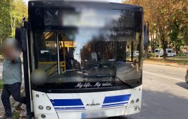 У поліції відреагували на їзду водія міського автобуса, який створив аварійну ситуацію на переході на Київській