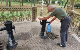 Бювет на бульварі Куліша – запрацював. Та чи надовго? (ФОТО ДНЯ)