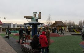 Дитячий майданчик біля Дяді Стьопи пропонують відремонтувати за 500 тисяч гривень
