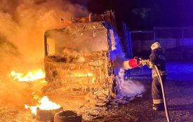 У селі неподалік Тернополя згорів сміттєвоз