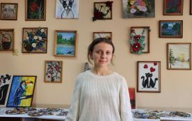 Розписує гільзи та еко-торби, передає картини на аукціони: юна художниця з Тернополя допомагає ЗСУ