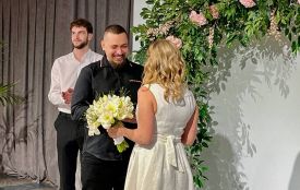 Замість весільного торта — паяльник для дронів: у Тернополі одружилися військовий і волонтерка