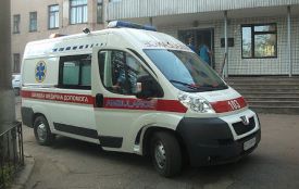 Тернополянин викликав швидку до непритомного хлопця. А йому, каже,  погрожували поліцією