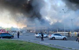 Окупанти завдали удару по гіпермаркету в Харкові. Є загиблі та поранені